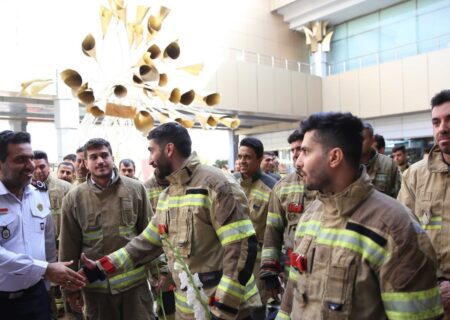 پله نوردی آتش نشان‌ها در برج میلاد