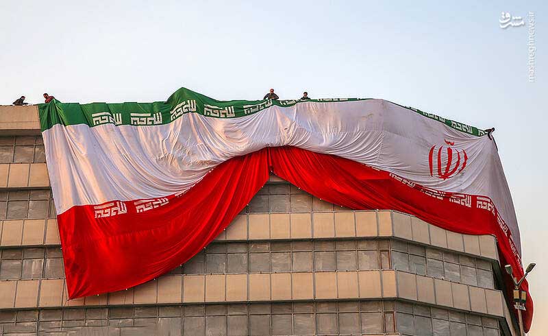 برگزاری جشن انقلاب در ۳۵ فرهنگسرا در تهران