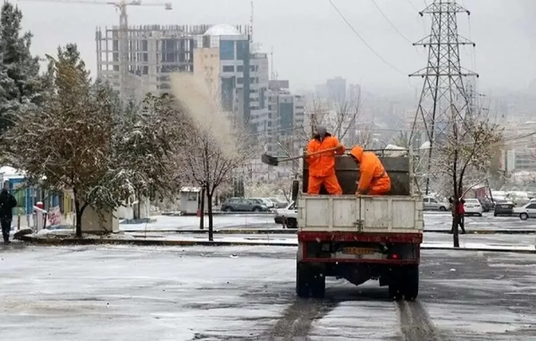 بارش برف در تهران و آمادگی نیروهای خدمات شهری