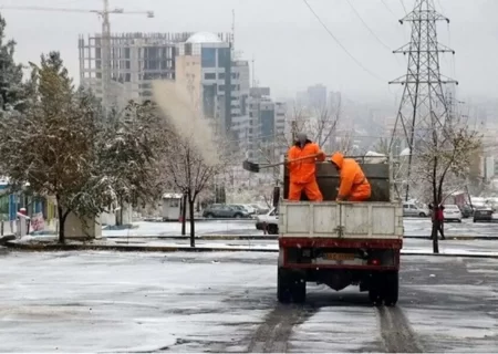 بارش برف در تهران و آمادگی نیروهای خدمات شهری