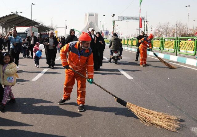 نظافت مسیر راهپیمایی با ۲۵۰۰ نیروی پاکبان