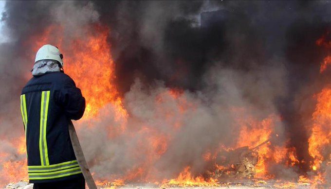 آتش سوزی در خیابان مولوی تهران