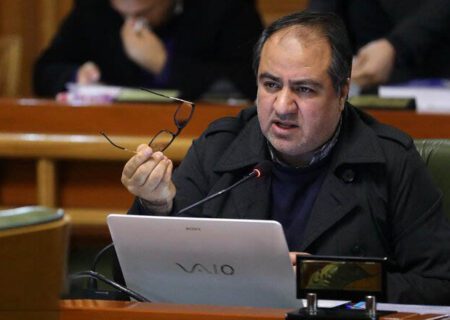 شهردار تهران با قدرت کار خود را انجام می‌دهد
