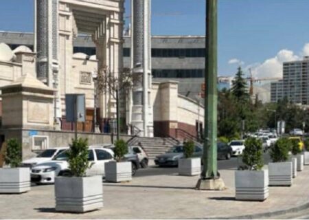 خیابان حسن سیف با گلدان‌های شهری آراسته شد