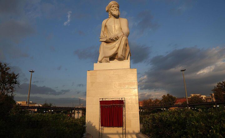 رونمایی از تندیس مولانا در میدان محمدیه