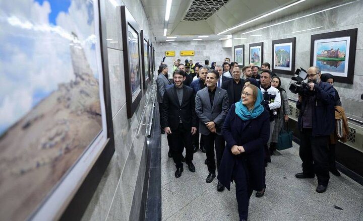 برگزاری نمایشگاه عکس رومانی در مترو تهران