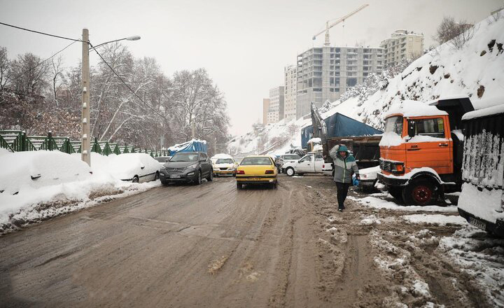 روان‌سازی ترافیک معابر مناطق شمالی با تلاش نیروهای خدمات شهری