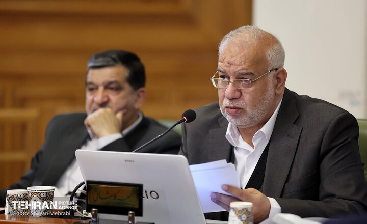 بلندگوهای شورا را برای هم روشن نکنیم