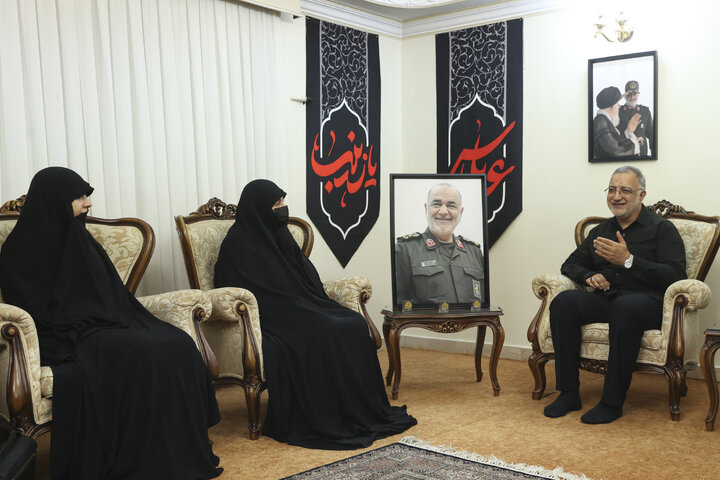 دیدار شهردار تهران با خانواده شهید سلامی