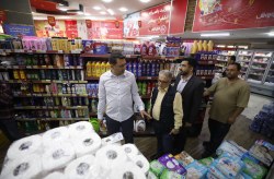 بازدید میدانی مدیرعامل منطقه آزاد کیش از مراکز خدماتی کیش