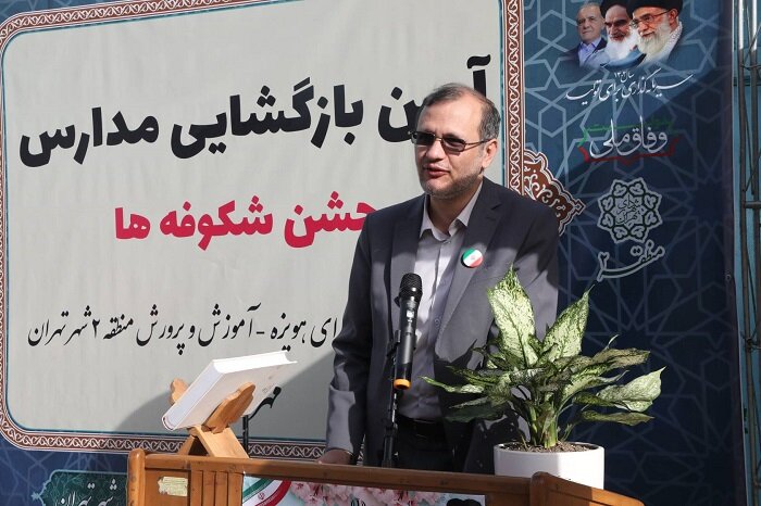 شعار «سلام به آینده» در دبستان‌های منطقه ۲ طنین‌انداز شد
