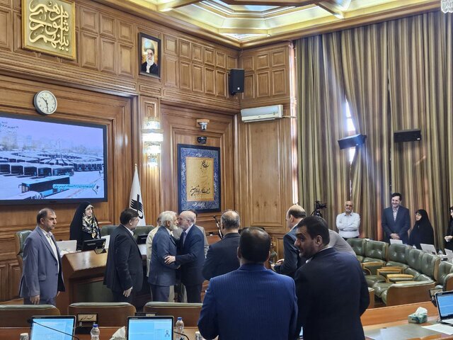 عزل و نصب حق مدیران است اما روش تغییر مدیر عامل بوستانها پسندیده نیست