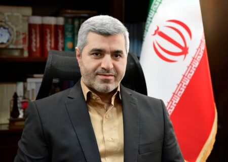 به ازای هر یکصد نفر یک نفر به عنوان کارمند نمونه انتخاب شد