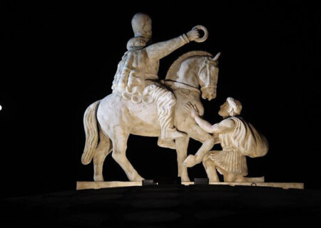 تقدیر نادعلی از سازمان زیباسازی برای ایده مجسمه «زانوزنندگان برابر ایران»