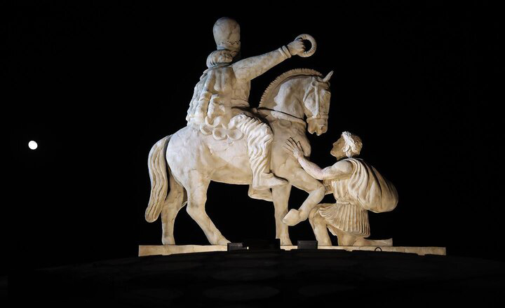 تقدیر نادعلی از سازمان زیباسازی برای ایده مجسمه «زانوزنندگان برابر ایران»