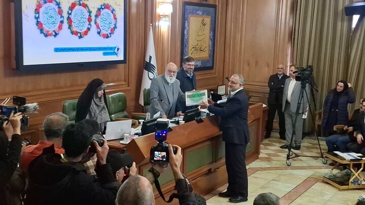 بودجه سال آینده ۳۲۲ هزار و ۹۰۰ میلیارد تومان است