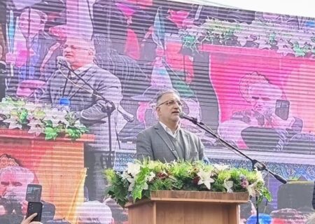 ملت ایران هرگز از تهدید نمی‌ترسد