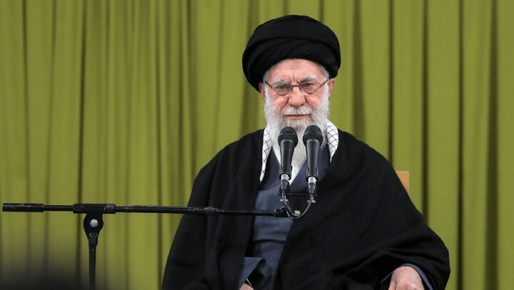 رهبر انقلاب اسلامی به فیض شهادت نائل شدند