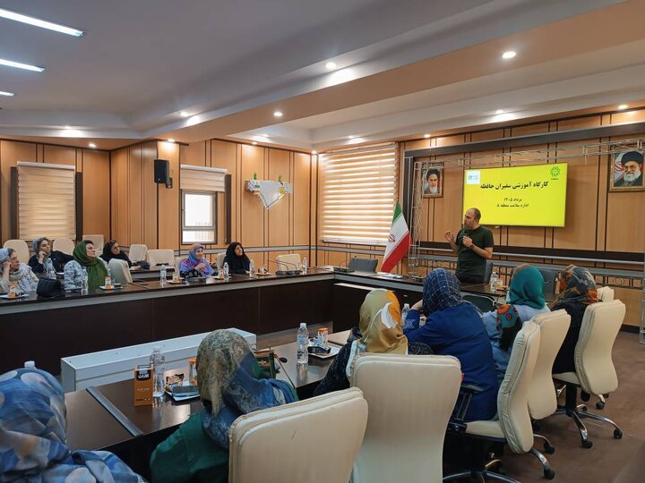 برگزاری کارگاه «سفیران حافظه» با هدف توانمندسازی سالمندان منطقه ۸