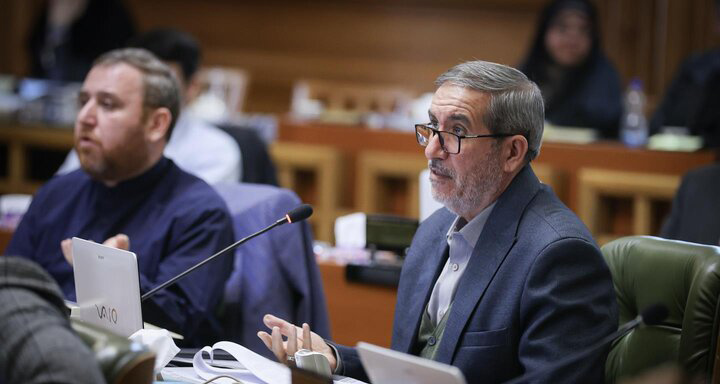 انتقاد عضو شورای شهر از ایران خودرو