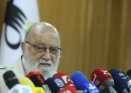 ما در موضوع باغات به سفارشات توجه نمی‌کنیم بلکه به آنچه درست است رای می‌دهیم