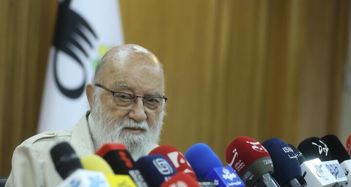 ما در موضوع باغات به سفارشات توجه نمی‌کنیم بلکه به آنچه درست است رای می‌دهیم