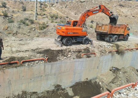 جمع‌آوری ۱۳۵ مترمکعب رسوبات از شبکه آب‌های سطحی منطقه ۵